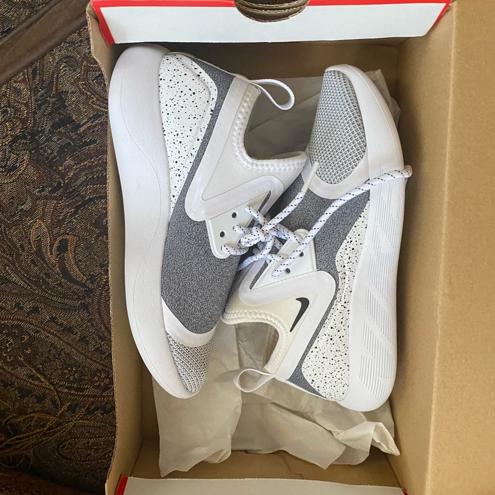 Nike Lunarcharge Essential Shoes